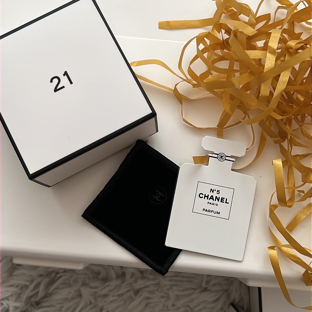 CHANEL Advent Calender Box 21